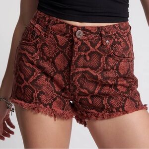 One Teaspoon Bonitas High-Waist Python Pattern Denim Raw Hem Hi-Low Shorts - NWT